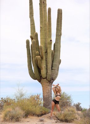 Сексуальная шлюшка в развратном наряде